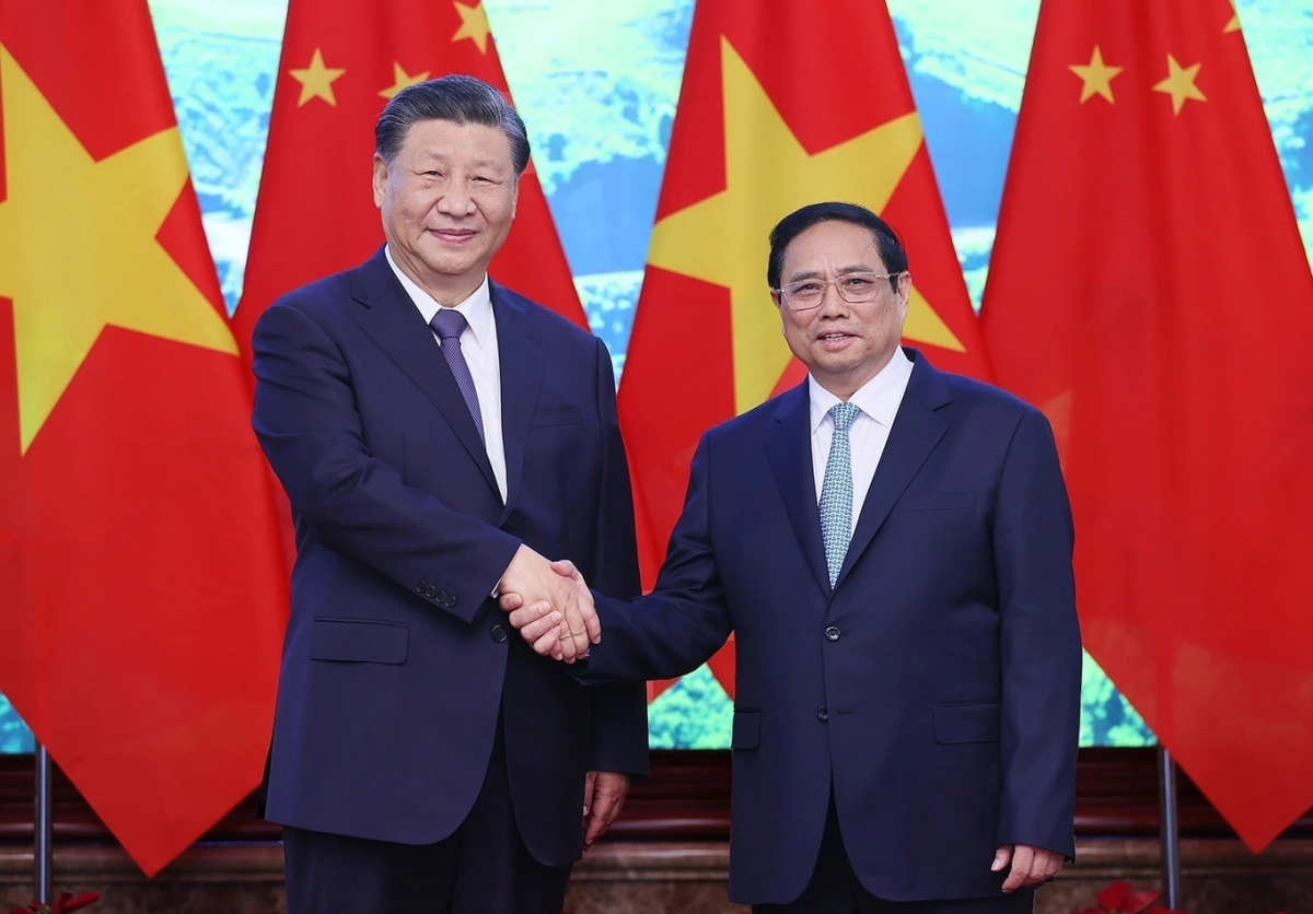 Vietnam gives top priority to developing relations with China